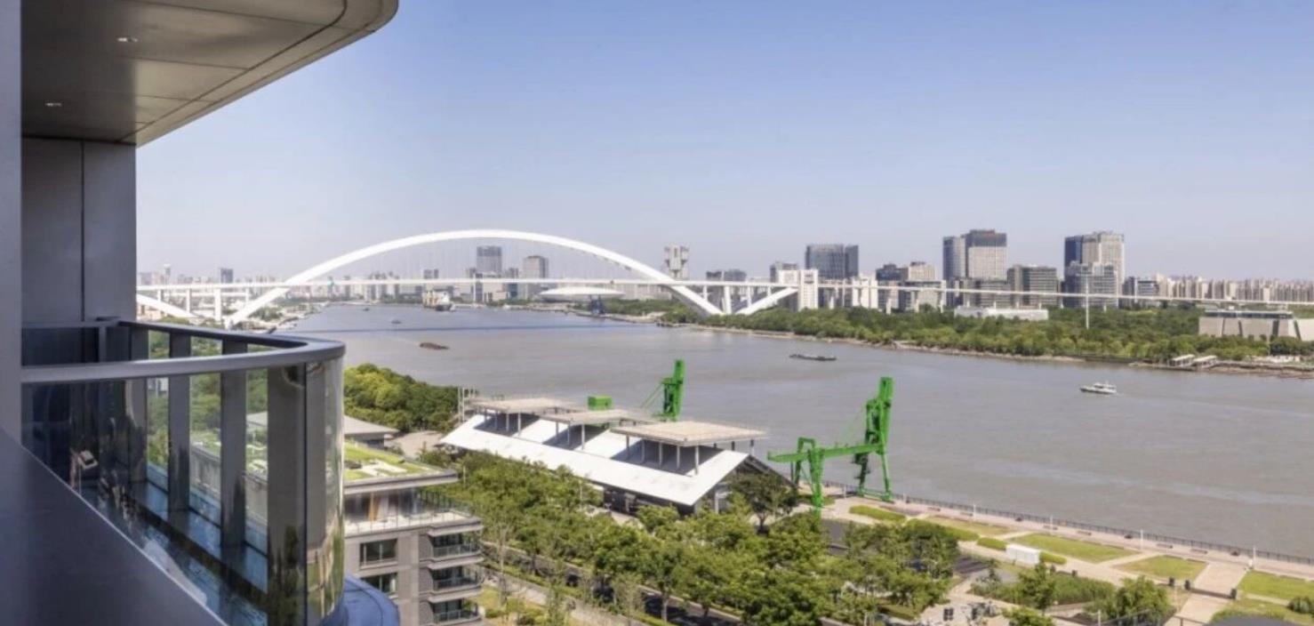 西岸中环高端公寓外立面